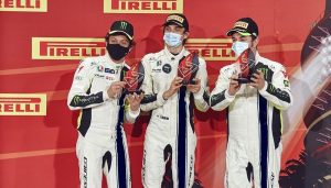 Akhirnya Valentino Rossi Naik Podium, Tapi di Balap Mobil