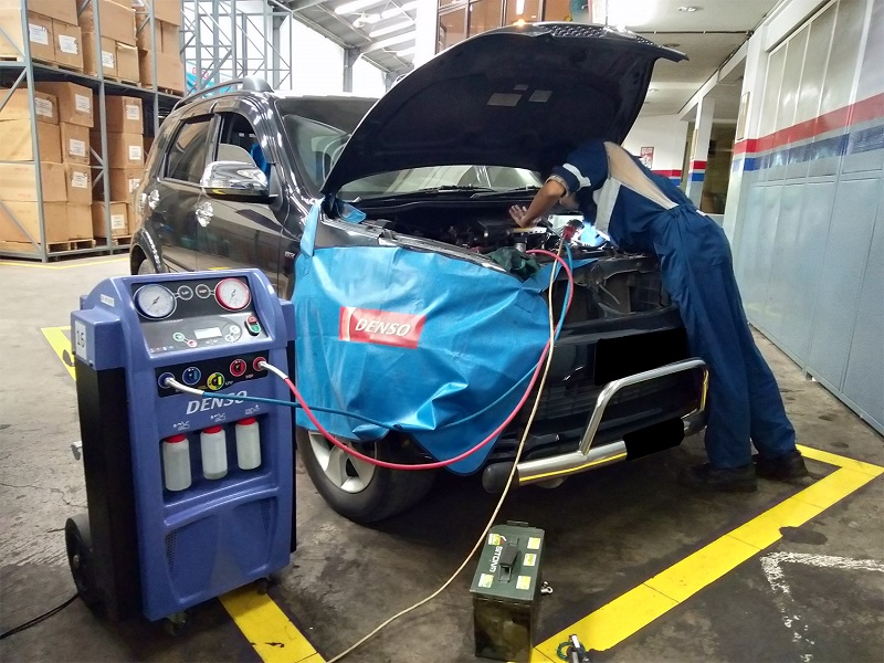 Biaya Service AC Mobil, Isi Freon Hingga Betulkan Kompresor! biaya service ac mobil