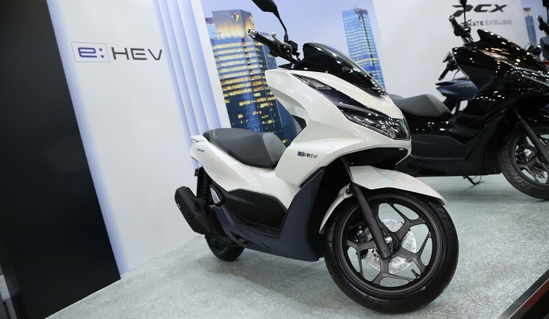 3 Kelebihan Honda PCX e:HEV, Si Motor Hybrid honda pcx e:hev