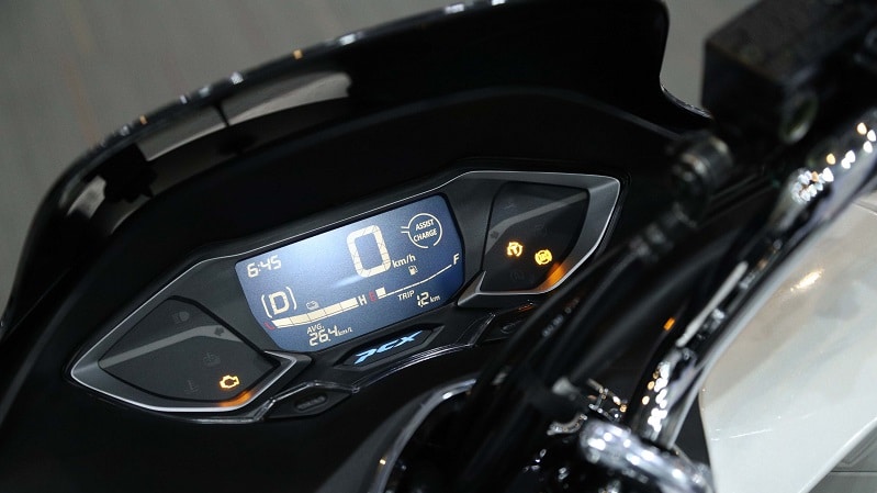 3 Kelebihan Honda PCX e:HEV, Si Motor Hybrid fitur-fitur honda pcx e:hev