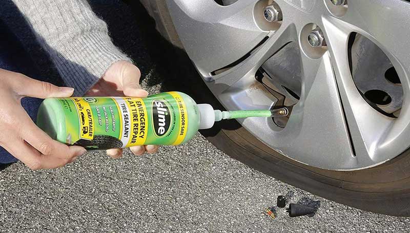 Ban tubeless mobil kena paku