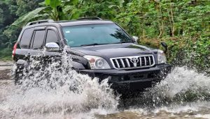 Air Masuk Ke Knalpot Mobil Saat Banjir? Cuma Mitos