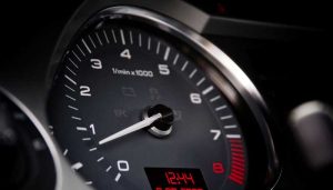 5 Penyebab RPM Naik Turun di Mobil dan Solusinya