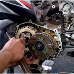Ini Akibat Motor Kehabisan Oli Mesin, Jangan Anggap Enteng! - Tuwaga