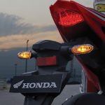 Beda Fitur Lampu Hazard Motor Honda dan Yamaha - Tuwaga