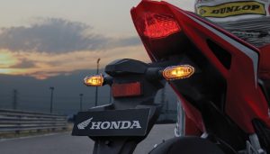 Beda Fitur Lampu Hazard Motor Honda dan Yamaha
