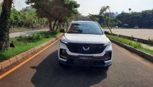 Beda Wuling Almaz RS Exclusive Vs Pro, Pilih Mana?