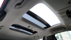 Segini Biaya Pasang Sunroof Mobil, Kantong Bisa Jebol!