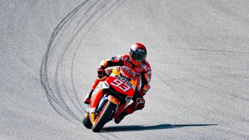marc marquez tunggangi honda rc213v-s