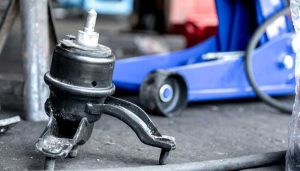 Engine Mounting Mobil: Fungsi, Jenis, Gejala Kerusakan, dan Biaya Perbaikannya!