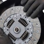 Kenali Ciri-ciri Kampas Kopling Mobil Habis, Jangan Telat! - Tuwaga