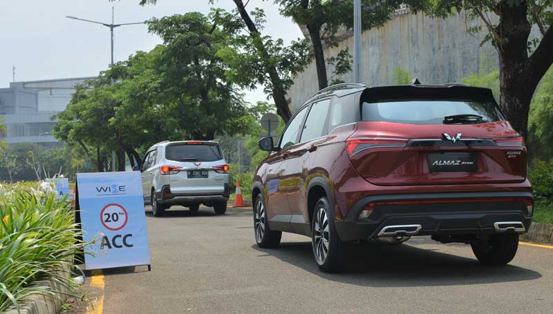 Wuling Almaz RS Exclusive Vs Pro