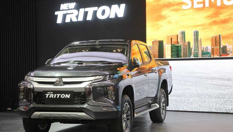 Toyota Hilux vs Mitsubishi Triton