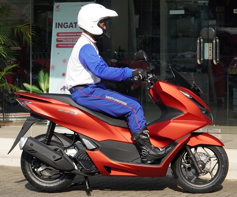 Inilah Posisi Berkendara di Honda PCX 160 yang Benar leasure position