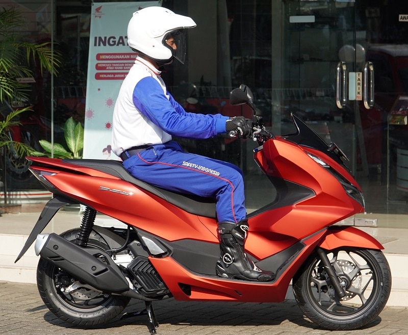 Inilah Posisi Berkendara di Honda PCX 160 yang Benar posisi berkendara di honda pcx 160