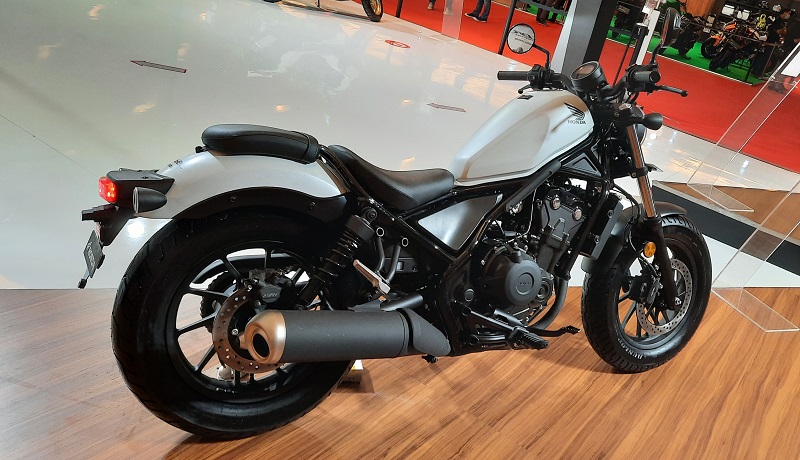 Honda Luncurkan Rebel 500 Terbaru di IIMS Hybrid 2021 honda rebel 500 terbaru - warna putih