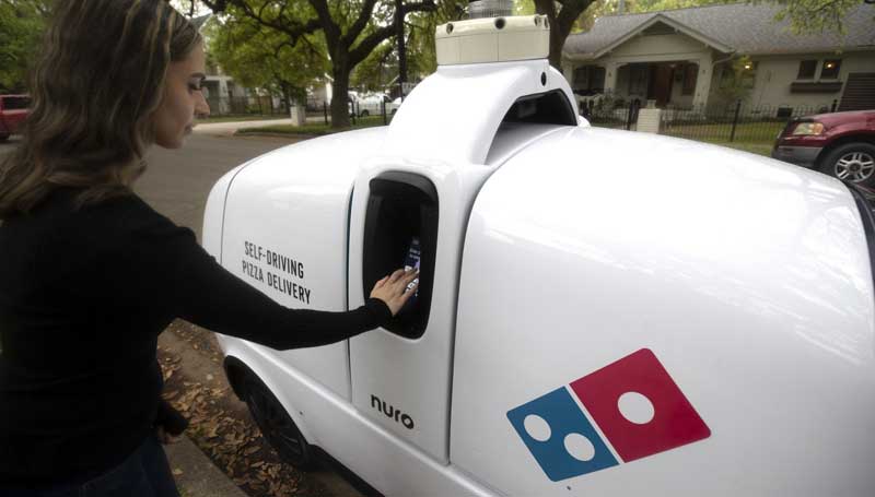 mobil otonomos jadi pengantar pizza