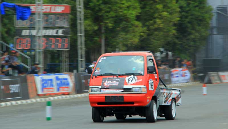 Modifikasi mobil pick up slalom