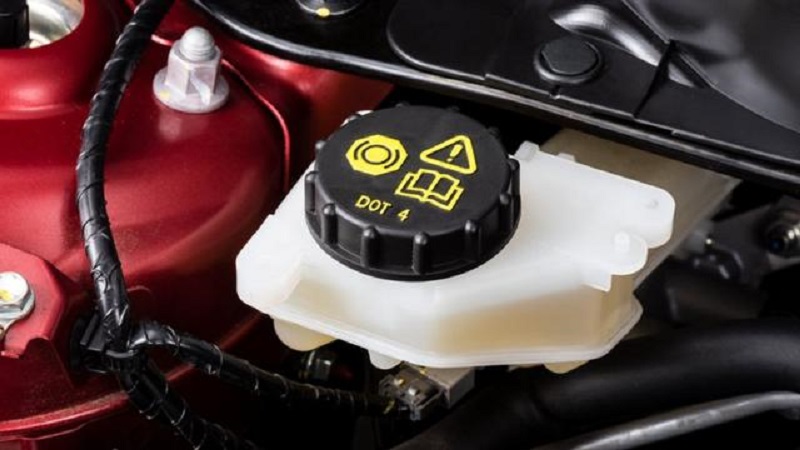 perbedaan minyak rem merah dan putih