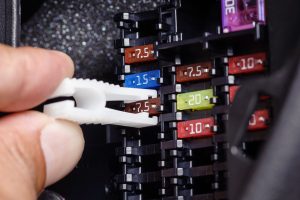 Fungsi Fuse Mobil dan Arti Kode Sekring yang Harus Diketahui