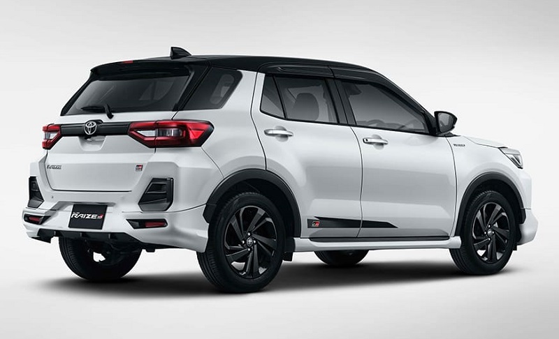 toyota raize gr sport - tampak belakang