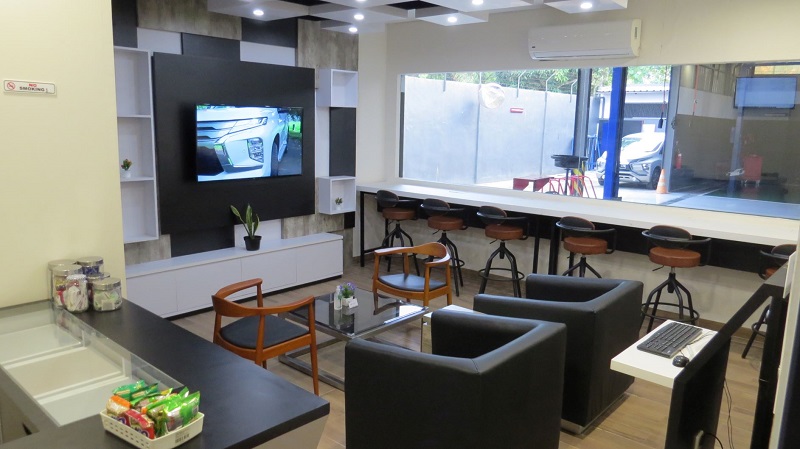 diler Mitsubishi serang