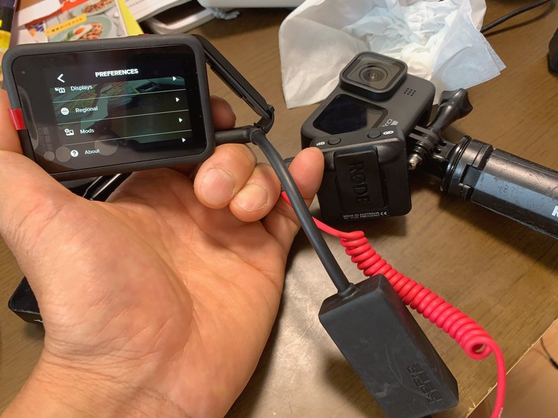 cara pasangv action cam di helm