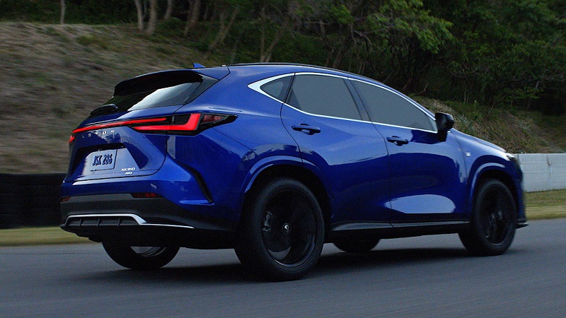 lexus nx phev tampak belakang