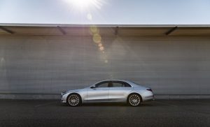 Penjualan Mercedes-Benz Sepanjang Pandemi Covid-19 2021, Deras!