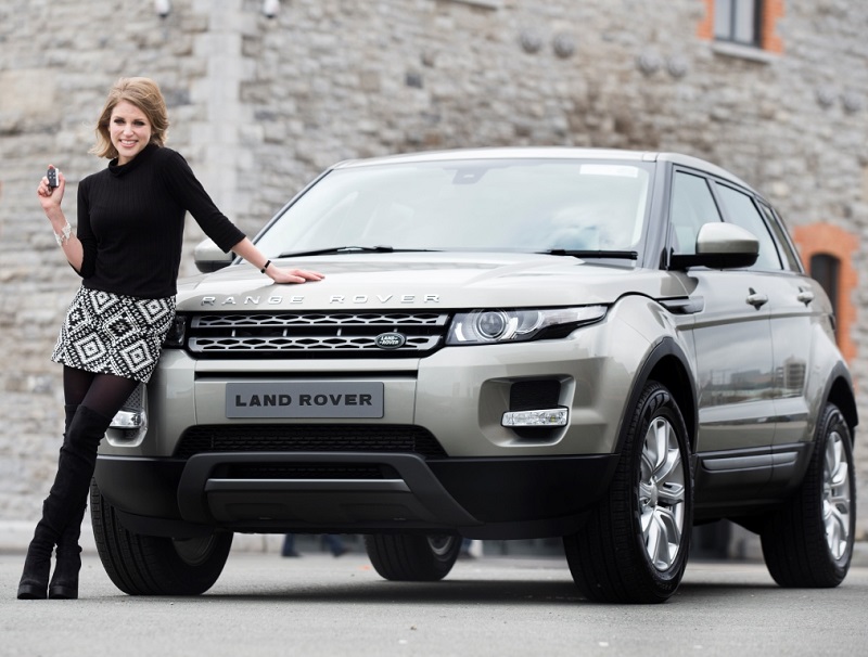 mobil yang cocok untuk wanita - range rover evoque