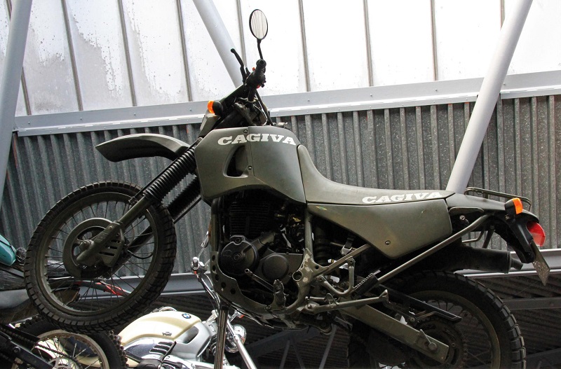 motor di film james bond