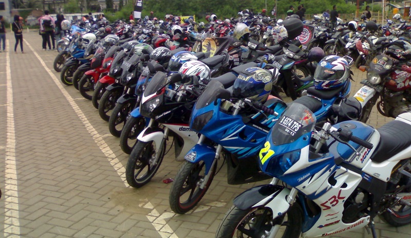 4 Tips Merawat Jok Motor Biar Tetap Empuk dan Awet jok motor kepanasan