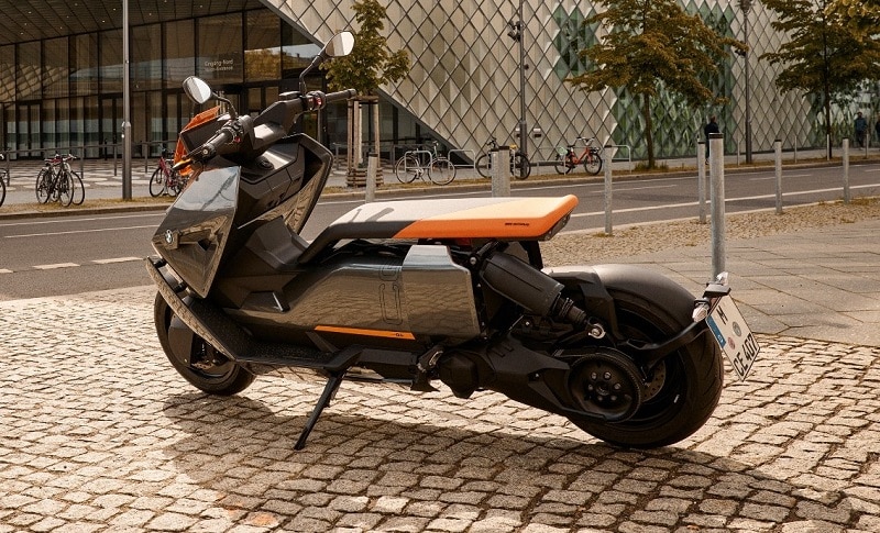 spesifikasi bmw ce 04 - tampak belakang