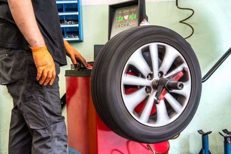 Beda Spooring dan Balancing, Kapan Harus Dilakukan? beda spooring dan balancing