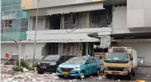 Asuransi Mobil Terima Klaim Tertimpa Reruntuhan Bangunan?