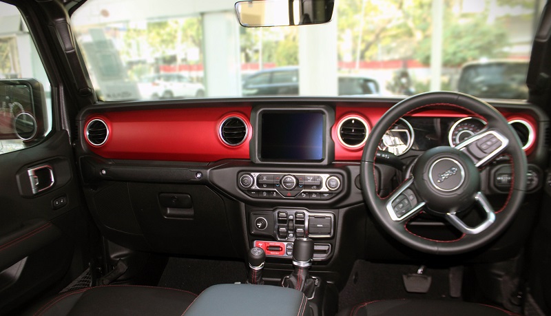 harga jeep gladiator 2021 - interior