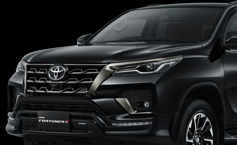 toyota fortuner gr sport tampak depan