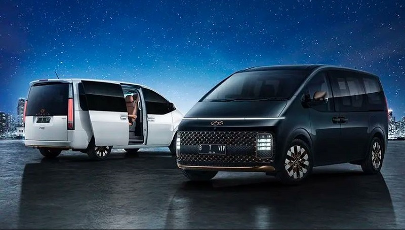 hyundai staria vs toyota alphard