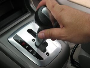 5 Ciri-ciri Transmisi Mobil Matik Rusak, Perhatikan!
