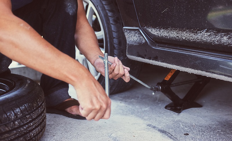 Cara Ganti Ban Mobil