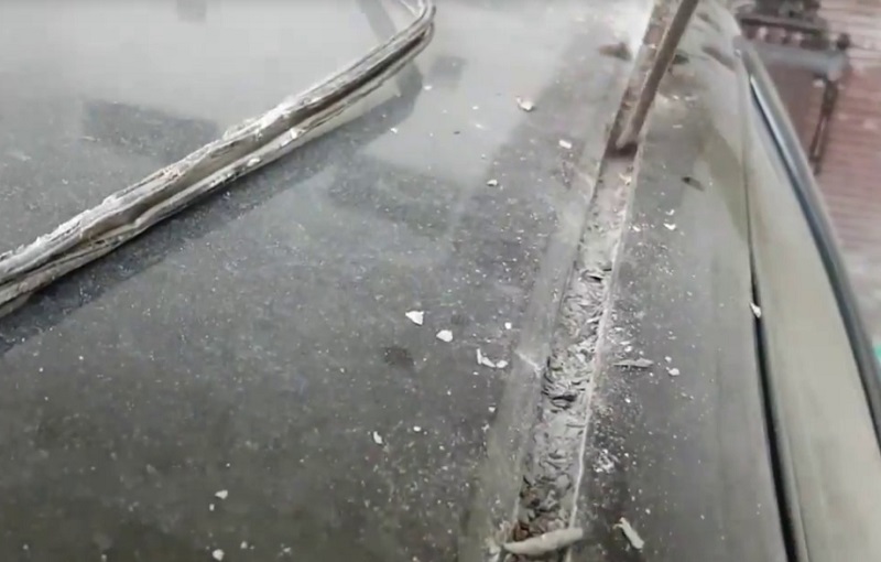 penyebab atap mobil bocor