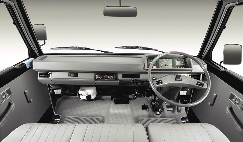 3 Kelebihan Mitsubishi L300, Mobil Niaga yang Tangguh! kelebihan mitsubishi l300 - interior