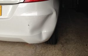 Cara Memperbaiki Bodi Mobil Penyok, Mau Coba?