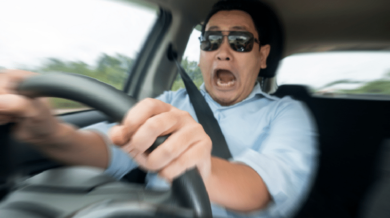 cara mengatasi rem mobil blong 002