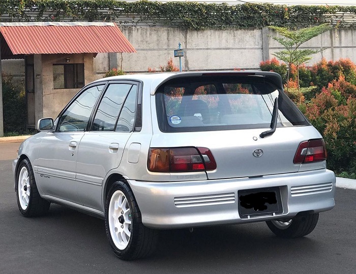 Toyota Starlet kotak vs kapsul