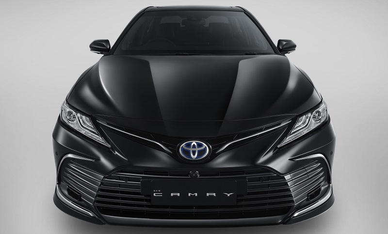 harga camry hybrid 2021 - tampak depan
