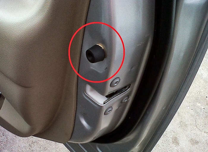 cara mengatasi pintu mobil yang berbunyi