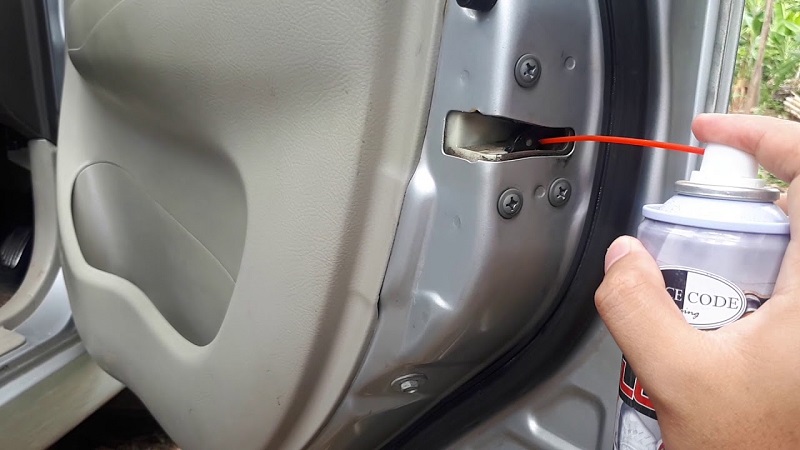 penyebab pintu mobil berbunyi