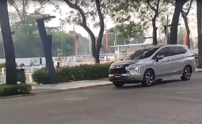 mitsubishi xpander baru 001 - tampak depan