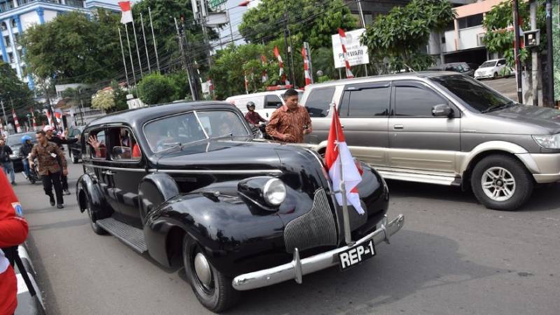 Mobil Retro VS Mobil Klasik